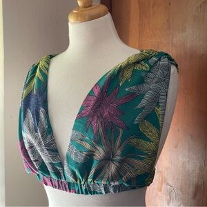 PrettyLittleThing Tropical Plunge Top NWOT